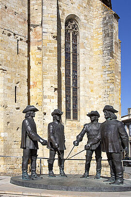 Les Mousquetaires, gardiens de la Cathédrale. : Crédit photo : Larrieu - Enlarge picture (modal window)